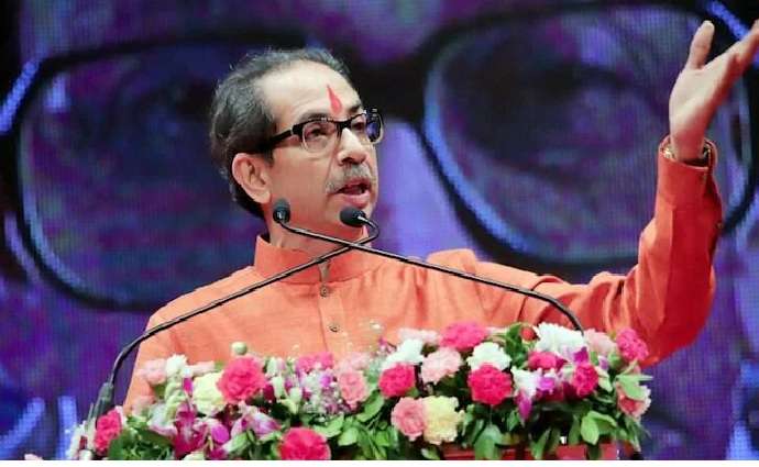 ‘बाप बदलतात, आणि राजकारणात त्यांना पोरं होत नाही,दुसऱ्याची पोरंही आमिषं देऊन पळवतात , कीव येते’, ठाकरेंचा भाजपवर घणाघात