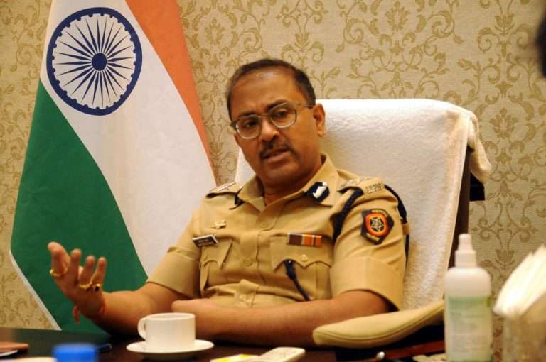 भाडेकरूचे सामान रस्त्यावर: घरमालक आणि त्याला साथ देणाऱ्या पोलीस अधिकाऱ्याला आयुक्तांनी शिकविला धडा