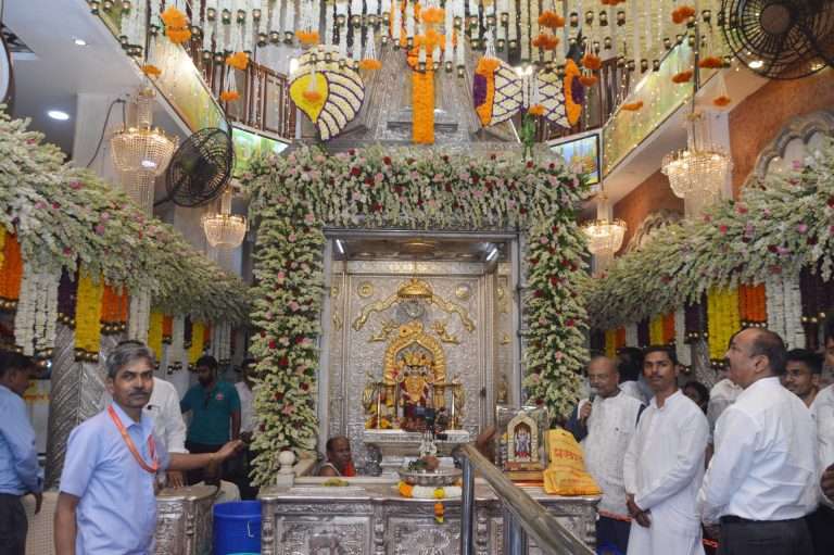 लक्ष्मीबाई दगडूशेठ हलवाई दत्तमंदिरात १२८ वा गुरुपौर्णिमा उत्सव भक्तिमय वातावरणात साजरा