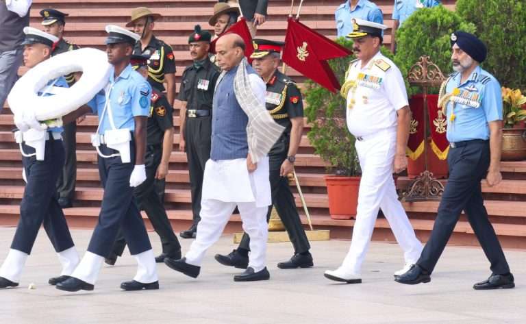 1999 साली भारताला विजय मिळवून देणाऱ्या सैनिकांच्या अदम्य साहसाला आणि बलिदानाला राष्ट्राचे अभिवादन