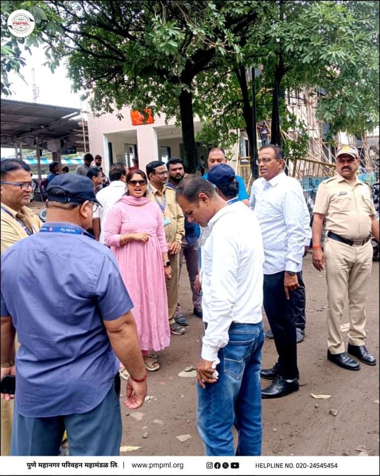 हडपसर रेल्वे स्थानक परिसरात पीएमपीएमएल च्या प्रस्तावित बसस्थानक जागेसाठी अध्यक्ष व व्यवस्थापकीय संचालक दिपा मुधोळ यांनी केली पाहणी