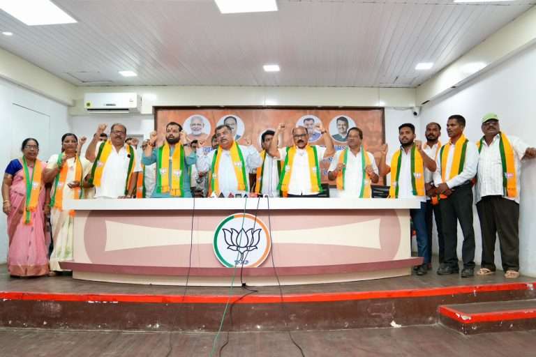 मालवण मधील ‘उबाठा’ च्या चार माजी नगरसेवकांचा समर्थकांसह भाजपामध्ये प्रवेश