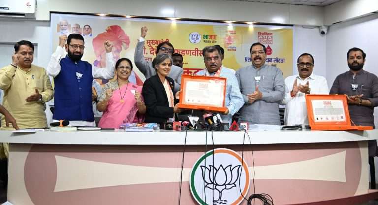 मुख्यमंत्री फडणवीस यांच्या वाढदिवसानिमित्त रक्तदानाच्या महायज्ञाची विक्रमी नोंद