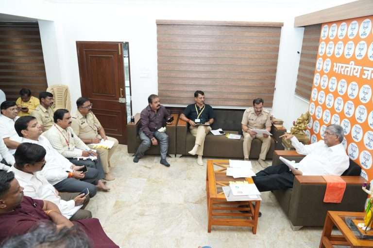 वाहतूककोंडीमुक्त कोथरूडसाठी इनस्पेक्शन, ॲक्शन आणि एक्झिक्यूशन त्रिसूत्रीवर काम करा!