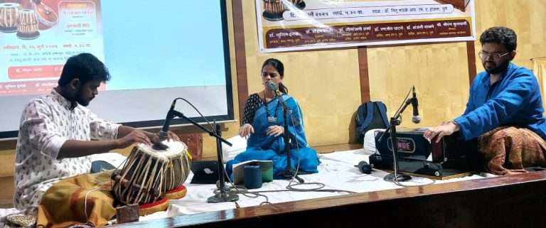 ‘संगीतसंध्या’ मैफलीत दमदार तबलावादन आणि आश्वासक गायनाचा आविष्कार