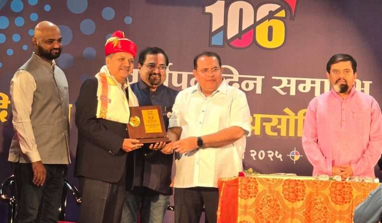 मुद्रण क्षेत्रातील योगदानाबद्दल प्रकाश जोशी यांचा सन्मान