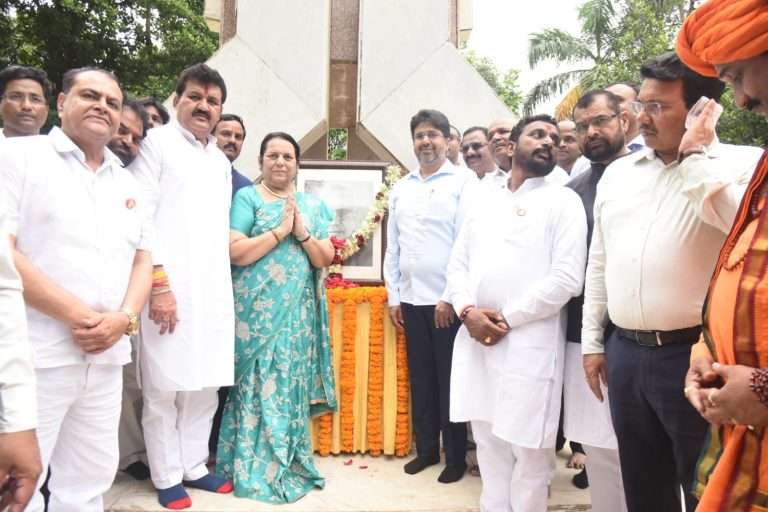 स्व. वसंतराव नाईक यांच्या जयंतीनिमित्त विधान भवनात अभिवादन कार्यक्रम