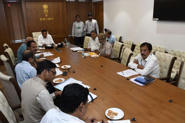 ज्येष्ठ लोककलाकारांच्या मानधनाची कार्यप्रणाली सर्व जिल्हाधिकाऱ्यांना पुन्हा कळवावी-सांस्कृतिक कार्य मंत्री आशिष शेलार यांचे निर्देश