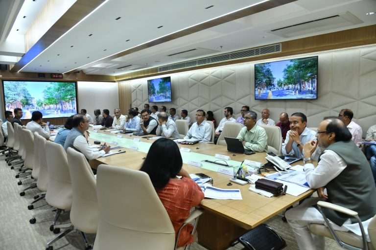 पंधराव्या वित्त आयोगाच्या माध्यमातून राज्याला मिळणाऱ्यानिधीतील एक रुपयाही परत जाणार नाही याची दक्षता घ्यावी