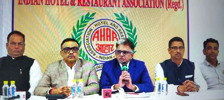 राज्यातील हॉटेल उद्योग शासनाच्या करवाढीमुळे धोक्याच्या उंबरठ्यावर