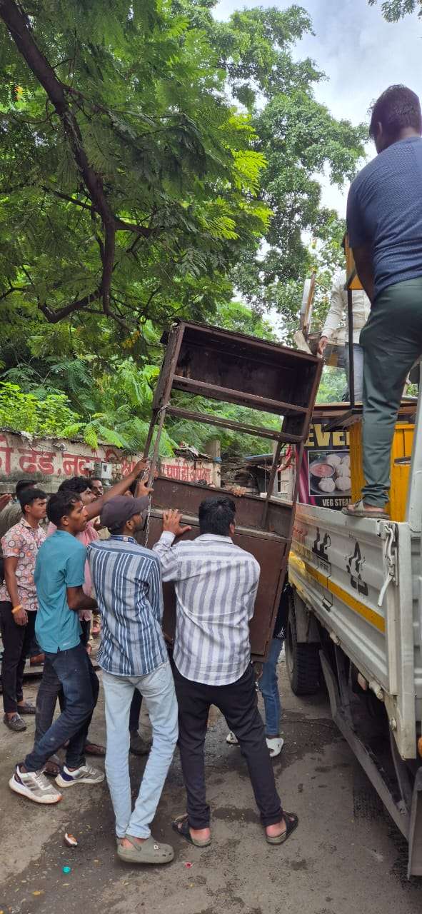 वाहनधारकांसाठी भाजी, फळ विक्रेत्यांना हटवायचे हे कसले नियोजन आहे?फेरीवाल्यांना न हटवता वाहतुकीचे नियमन करा:व्यापारी, नागरिक शहराचे आधारस्तंभ