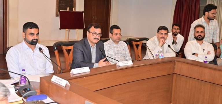 उद्योगांच्या समस्या सोडविण्यासाठी समन्वयाने काम करावे – विभागीय आयुक्त डॉ. चंद्रकांत पुलकुंडवार