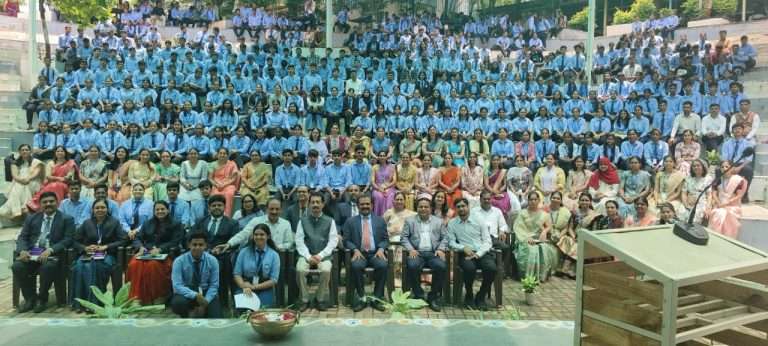 प्रसेनजित फडणवीस यांना ‘शिक्षा भास्कर पुरस्कार’ प्रदान