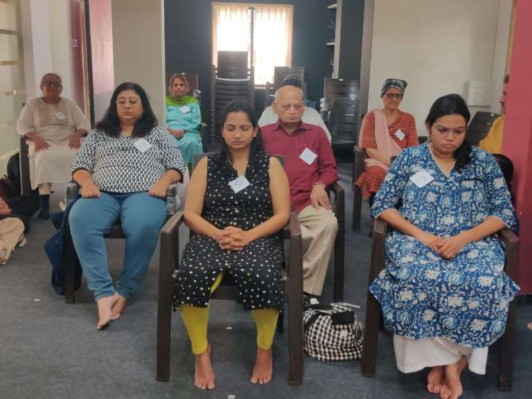 “नथिंग डुईंग”४५ मिनिटे स्तब्धता पाळा,शांततेच्या अनुभवासाठी एक चळवळ
