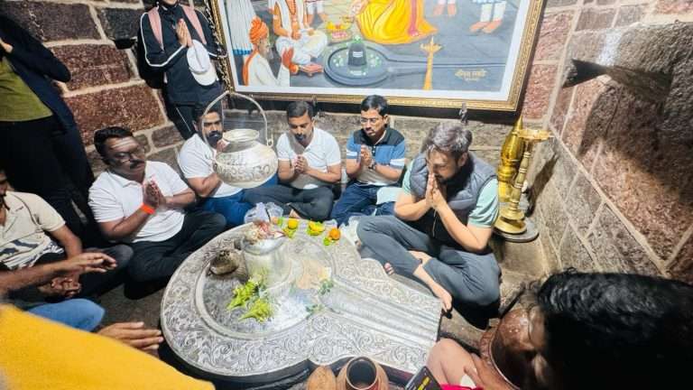 सुरेंद्र पठारे फाऊंडेशन यांच्या गडकिल्ले मोहिमेला रायरेश्वरापासून सुरूवात