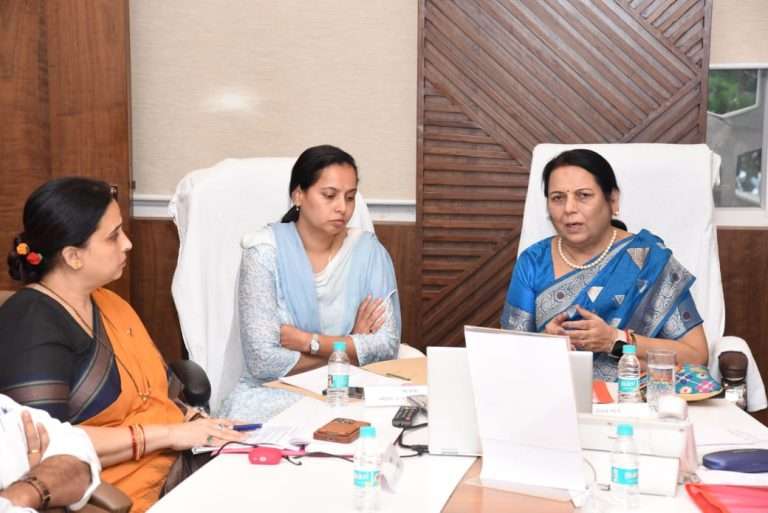 राज्यातील सर्वच बालगृहांमध्ये मुलींचे भवितव्य सुरक्षित करण्यासाठी नव्याने कार्यप्रणाली निश्चित करण्याबाबत विभागास उपसभापती डॉ.गो-हे यांनी दिल्या सूचना