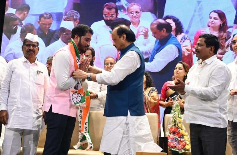 कॉंग्रेसचे युवा नेते वैभव ठाकूरसह नाशिक जिल्ह्यातील असंख्य पदाधिकाऱ्यांचा राष्ट्रवादी काँग्रेसमध्ये जाहीर प्रवेश…