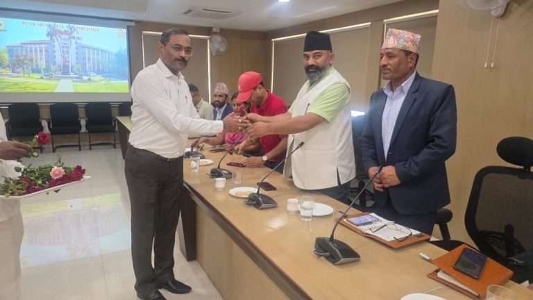 नेपाळ देशातील महापौरांनी व अधिकाऱ्यांनी दिली पुणे महापालिकेला भेट …