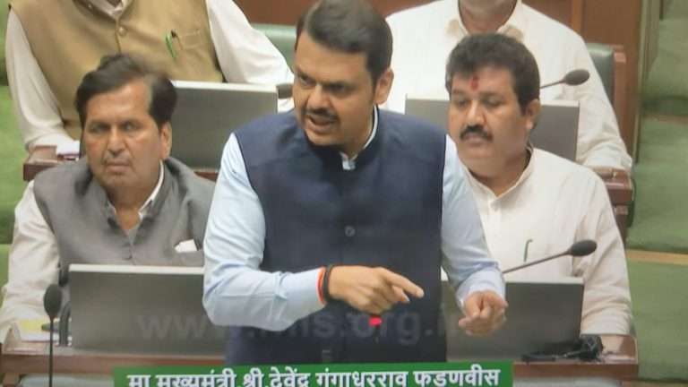 जितेंद्र आव्हाड यांच्या धमकीचा विषय निघताच मुख्यमंत्री देवेंद्र फडणवीस विधानसभेत संतापले