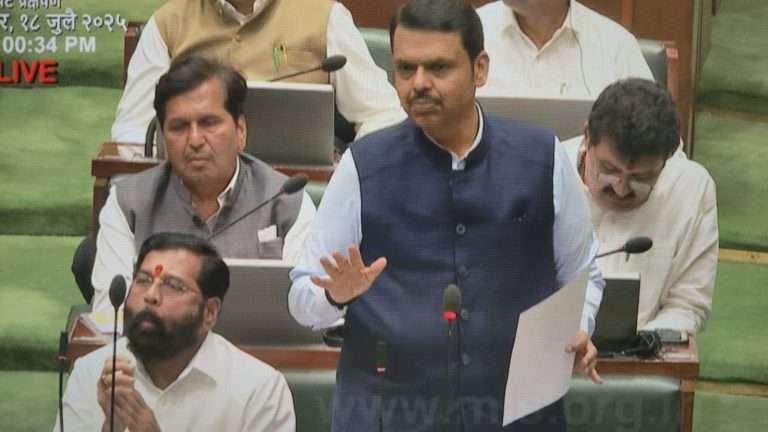ना हनी आहे ना ट्रॅप, नानांचा बॉम्ब आमच्यापर्यंत आलाच नाही-