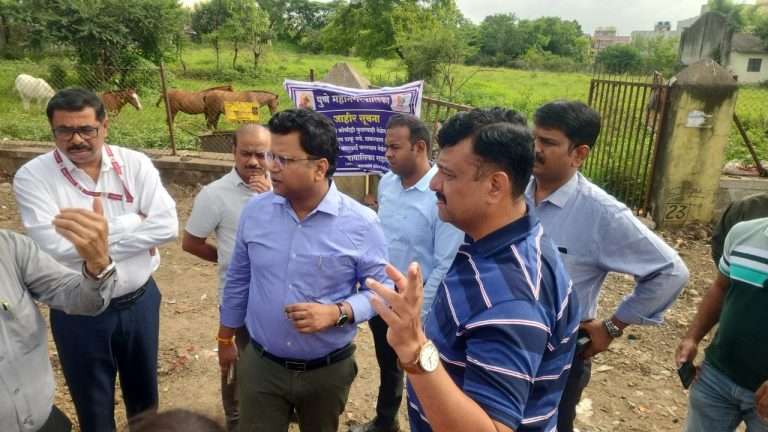 विमानतळ परिसर स्वच्छ ठेवा, अन्यथा जागा ताब्यात घेऊ; आयुक्त नवल किशोर राम यांचा इशारा