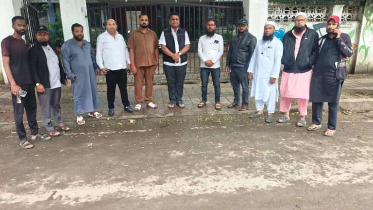 केवळ मुस्लीम म्हणून हिंदुत्ववाद्यांकडून भारतीय सैन्य दलात माजी सैनिक असणाऱ्या मुस्लिम कुटुंबीयांवर दहशत माजवण्याचा प्रयत्न