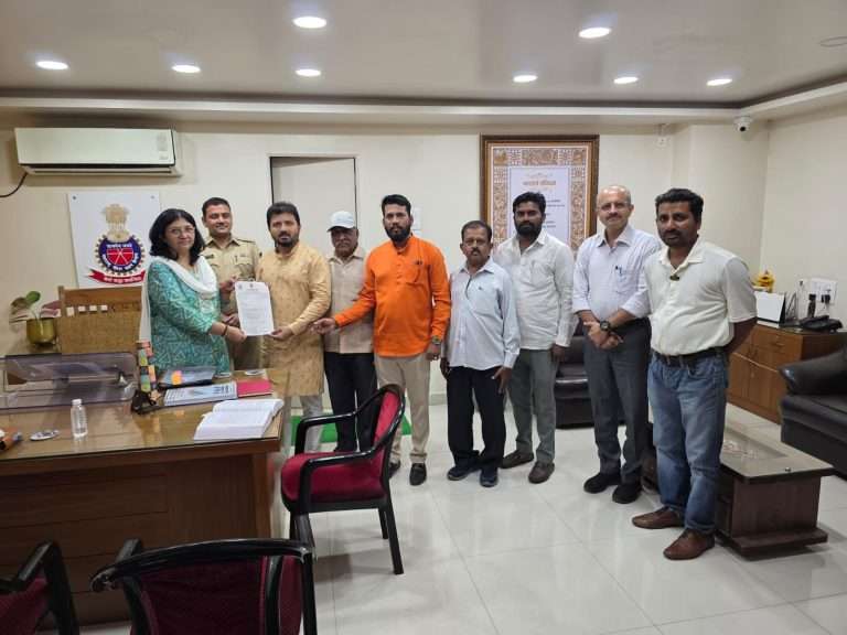 रिक्षा थांब्यांवरील अतिक्रमण हटवून नव्याने थांबे सुरू करा – शिवसेना