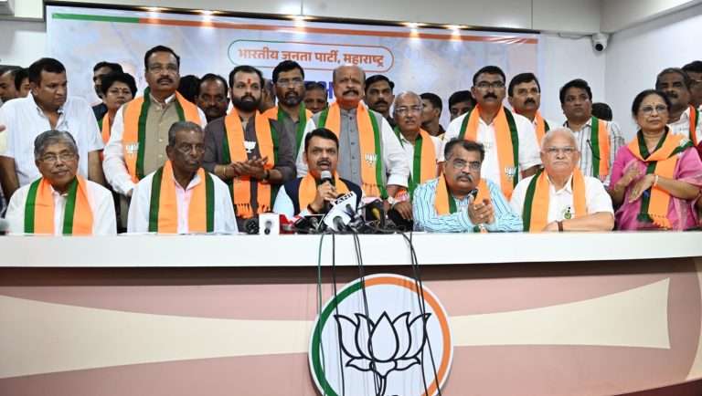 माजी मंत्री अण्णा डांगे यांचा दोन पुत्रांसह भाजपामध्ये प्रवेश