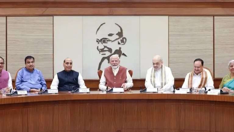 नवीन कामगारांना एका महिन्याचे 15,000 रुपयांपर्यंतचे वेतन दोन हप्त्यांमध्ये मिळणार