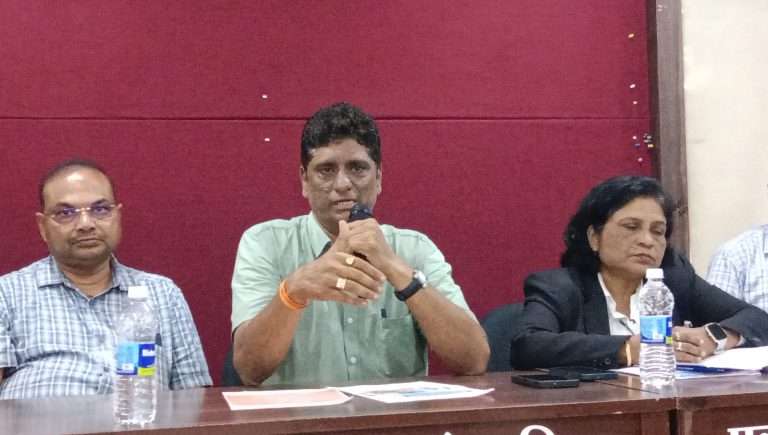 बुकिंग करूनही गृहप्रकल्प रेंगाळला,१५० जणांच्या फसवणूकीचा आरोप:हिंदू महासंघ आणि ग्राहकांचा ‘विष प्राशन’आंदोलनाचा इशारा