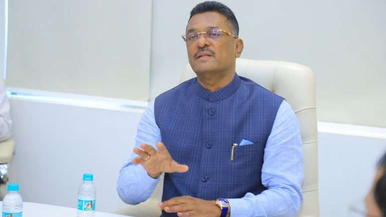 पोलिसांची गुंडगिरी, हिंमत असेल तर मला अटक करा; मंत्री सरनाईकांचं चॅलेंज, थेट CM विरोधी भूमिका