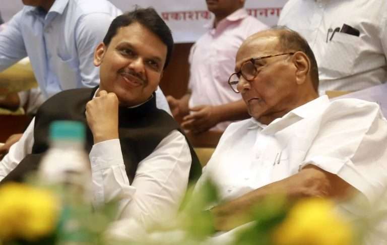 शरद पवारांकडूनही फडणवीसांचे  तोंडभरून कौतुक, म्हणाले – त्यांना पाहून माझा पहिला कार्यकाळ आठवतो