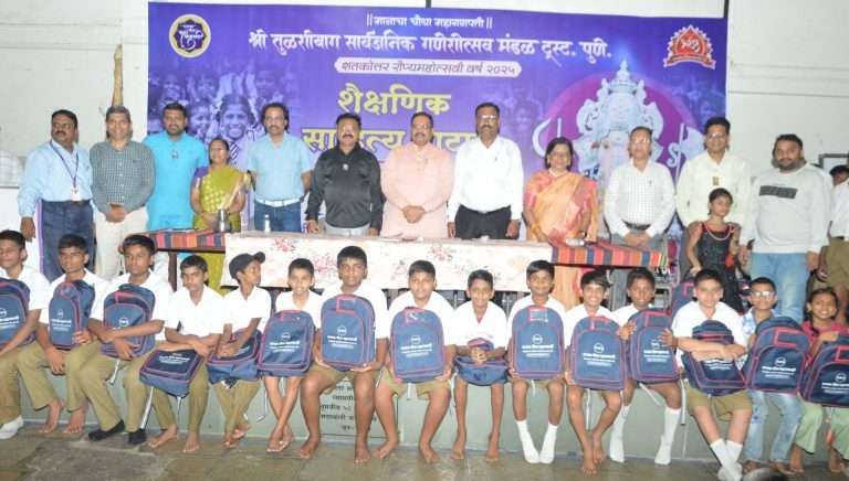 समाजाचे ऋण फेडणाऱ्या गणपती मंडळांचा आदर्श ठेव
