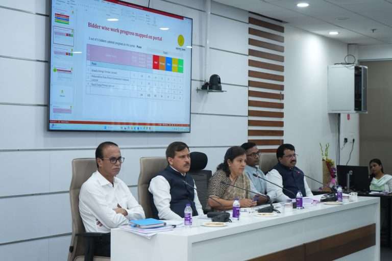 सौर प्रकल्प वेळेत पूर्ण नाही केल्यास कारवाई