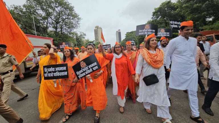 भगवा नको, सनातनी किंवा हिंदुत्ववादी दहशतवाद म्हणा:माजी CM पृथ्वीराज चव्हाण यांचे विधान; एकनाथ शिंदेंच्या शिवसेनेचा मुंबईत मोर्चा