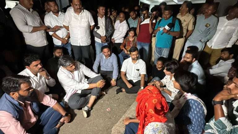 आंबेडकरांनी फोनवर पोलिस अधिकाऱ्याला खडसावले