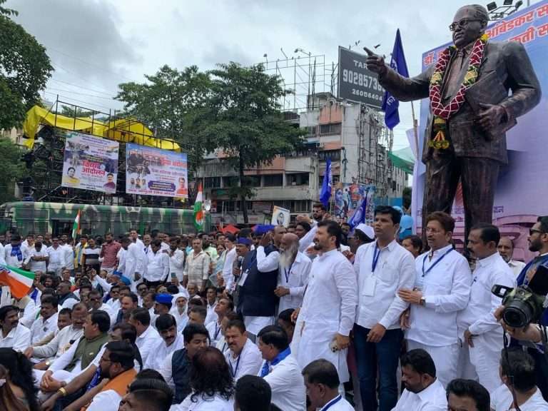 आंबेडकर राष्ट्रीय स्मारकांच्या मागणीसाठी हजारो भीमसैनिकांचे ठिय्या आंदोलन