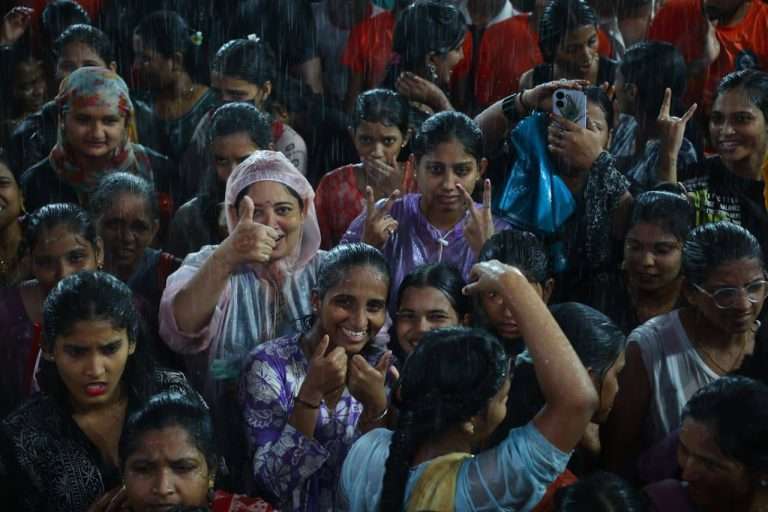 महाराष्ट्रात दहीहंडीच्या विविध घटनांत १०० वर गोविंदा जखमी, एका कार्यक्रमात DCM शिंदे थोडक्यात बचावले