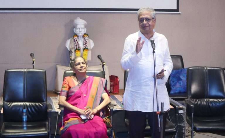 इतिहास साक्षरता व सार्वजनिक नीतिमत्तेपासून आपण दुरावलो -डॉ. राजा दीक्षित