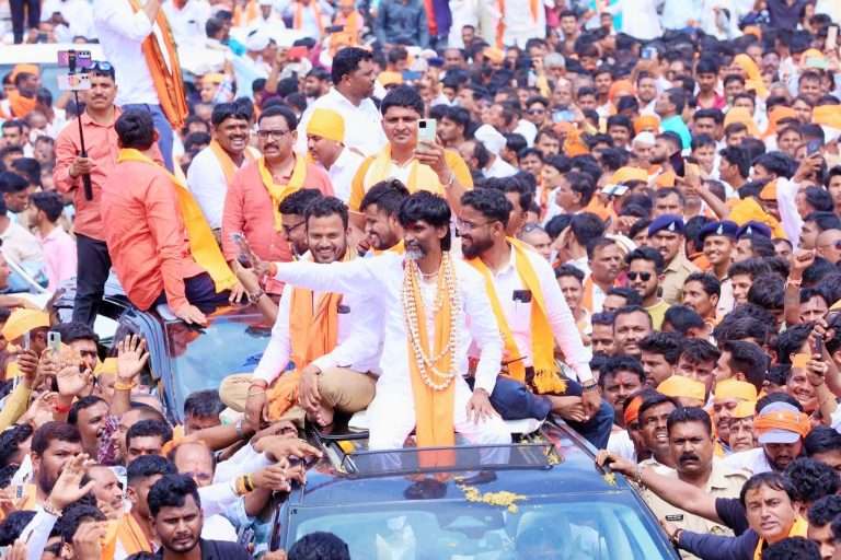 मनोज जरांगेंचे मुंबई पोलिसांना हमीपत्र:कायदा व सुव्यवस्था राखण्यासह दिली 20 आश्वासने, पोलिसांची अटींसह आंदोलनाला परवानगी