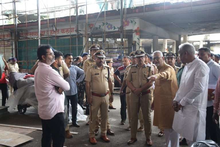 पोलीस आयुक्तांची फिल्डिंग …