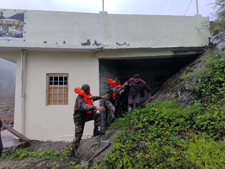 उत्तराखंड दुर्घटना- 5 जणांचा मृत्यू, आतापर्यंत 5 मृत्यू:11 सैनिकांसह 100 हून अधिक जण बेपत्ता, 400 जणांना वाचवले