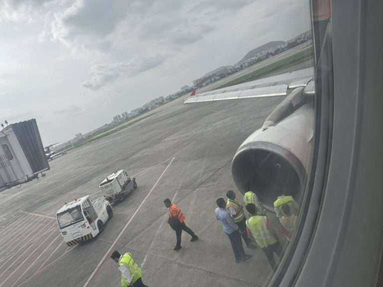 पुण्याहून भुवनेश्वरला निघालेल्या विमानाला पक्षी धडकला:उजव्या बाजूचे पाच ब्लेड निकामी, पायलटच्या प्रसंगावधानाने 140 प्रवाशांचा जीव वाचला