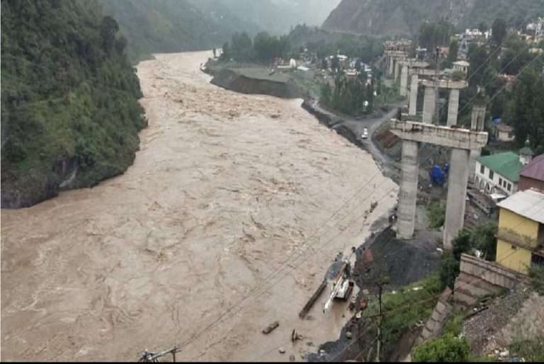 किश्तवाडमध्ये ढग फुटी, चशोटी गावात धार्मिक यात्रेसाठी जमलेले अनेकजण वाहून गेले; रेस्क्यू ऑपरेशन सुरू