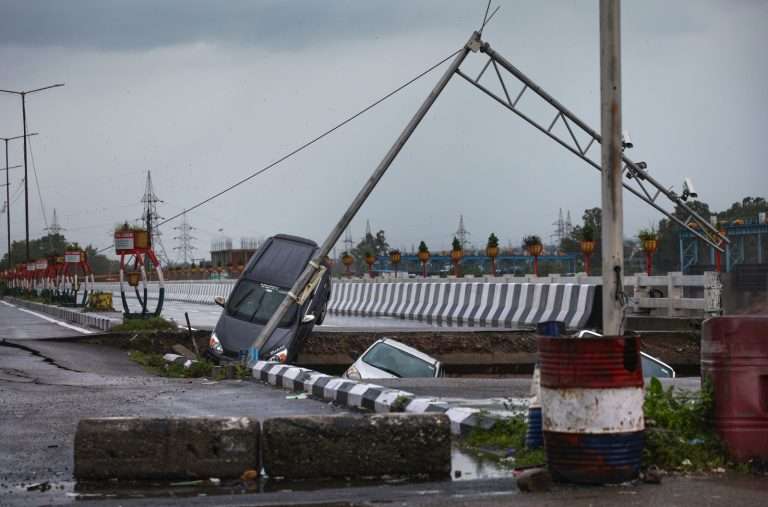 मृतांमध्ये 34 वैष्णोदेवी यात्रेकरूंचा समावेश:जम्मू-काश्मिरात पावसाचा कहर; 41 मृत्युमुखी, नद्या कोपल्या, रस्ते-पूल तुटले, 58 गाड्या रद्द