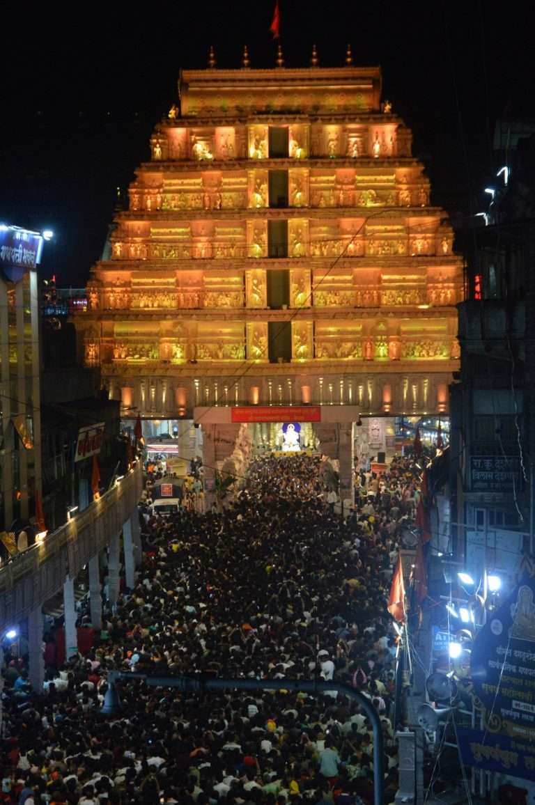 ‘दगडूशेठ’ च्या श्री पद्मनाभ स्वामी मंदिर सजावटीच्या विद्युतरोषणाईचे उद्घाटन