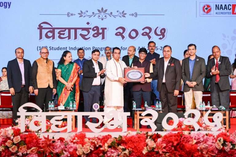 नाविन्यपूर्ण शिक्षण हेच राष्ट्राच्या प्रगतीचे साधन-डाॅ.अभय करंदीकर