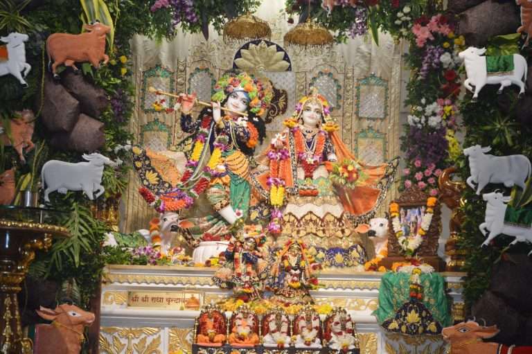 गोपाल कृष्ण… च्या जयघोषात इस्कॉन मध्ये श्रीकृष्ण जन्माष्टमी उत्सव साजरा