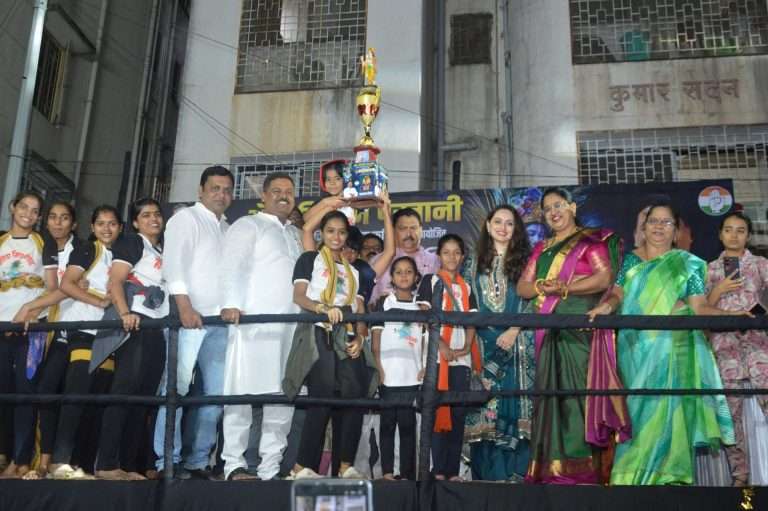 महिलांनी फोडली अन्यायाची प्रतीकात्मक दहीहंडी