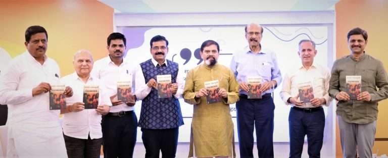 मोबाईलचा अतिवापर माणसाला अधोगतीकडे नेणारा